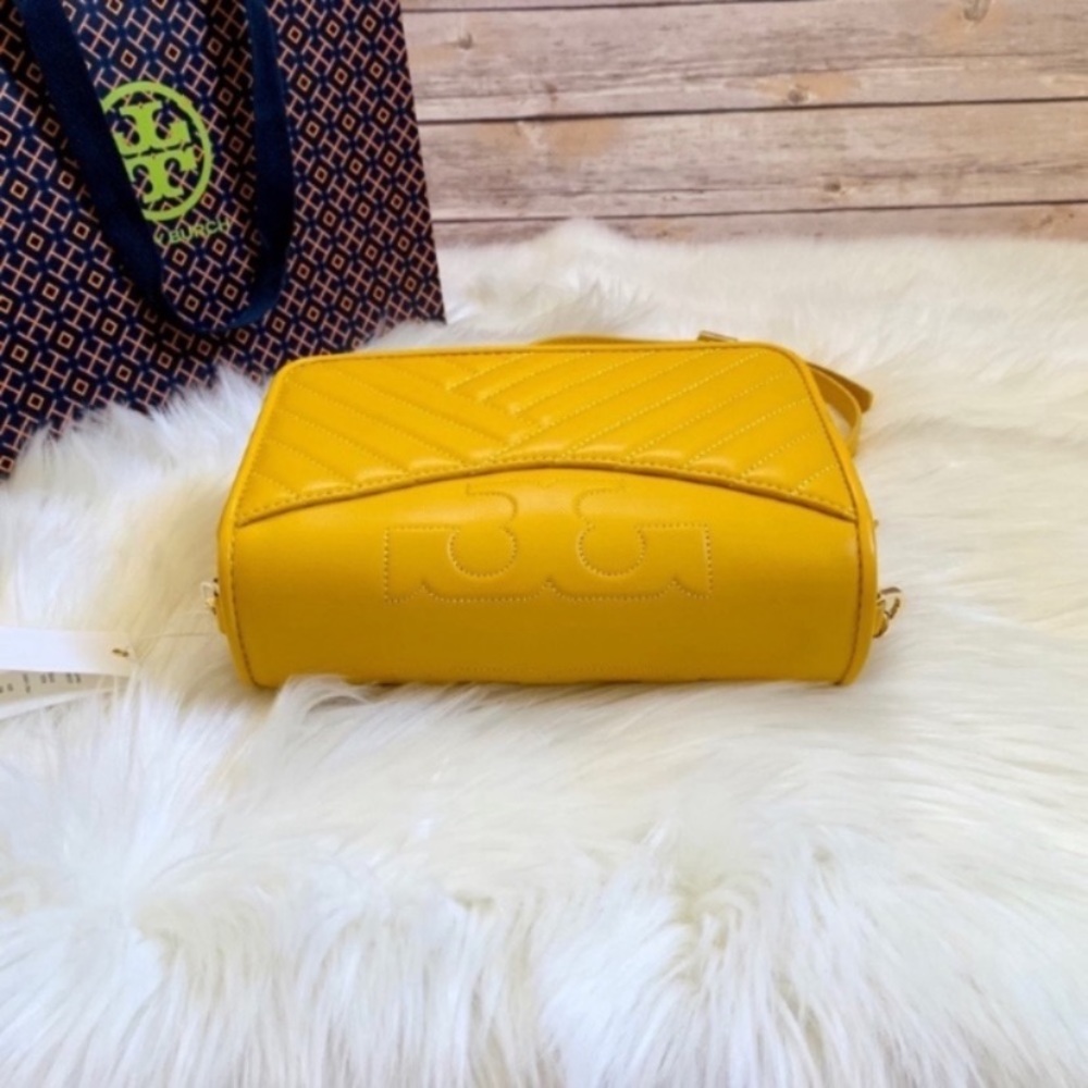 Tory Burch Quilted Daisy Alexa Combo Crossbody Bag - Picture 3 of 8